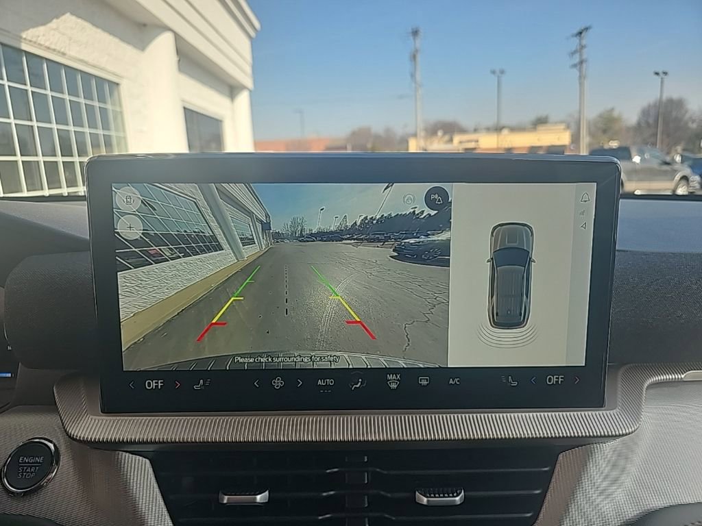 Used 2025 Ford Explorer Active AWD/4WD image 18