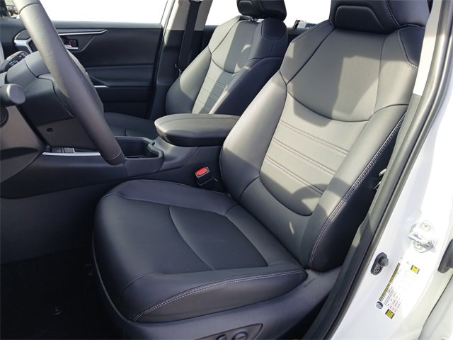 Used 2025 Toyota RAV4 XLE Premium image 36