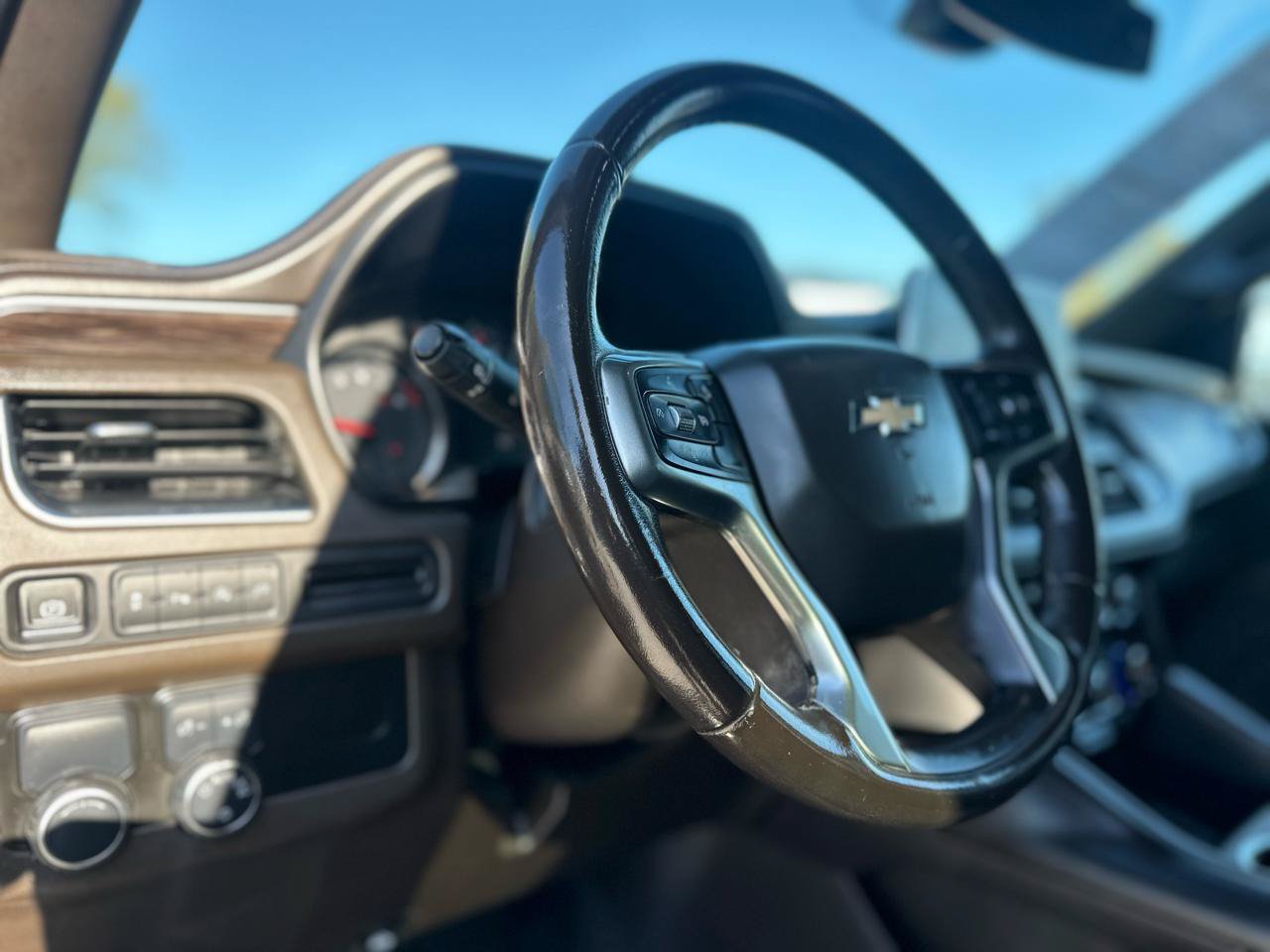 Used 2021 Chevrolet Suburban LT RWD image 12