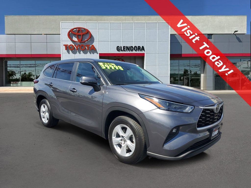 Used 2024 Toyota Highlander LE image 1
