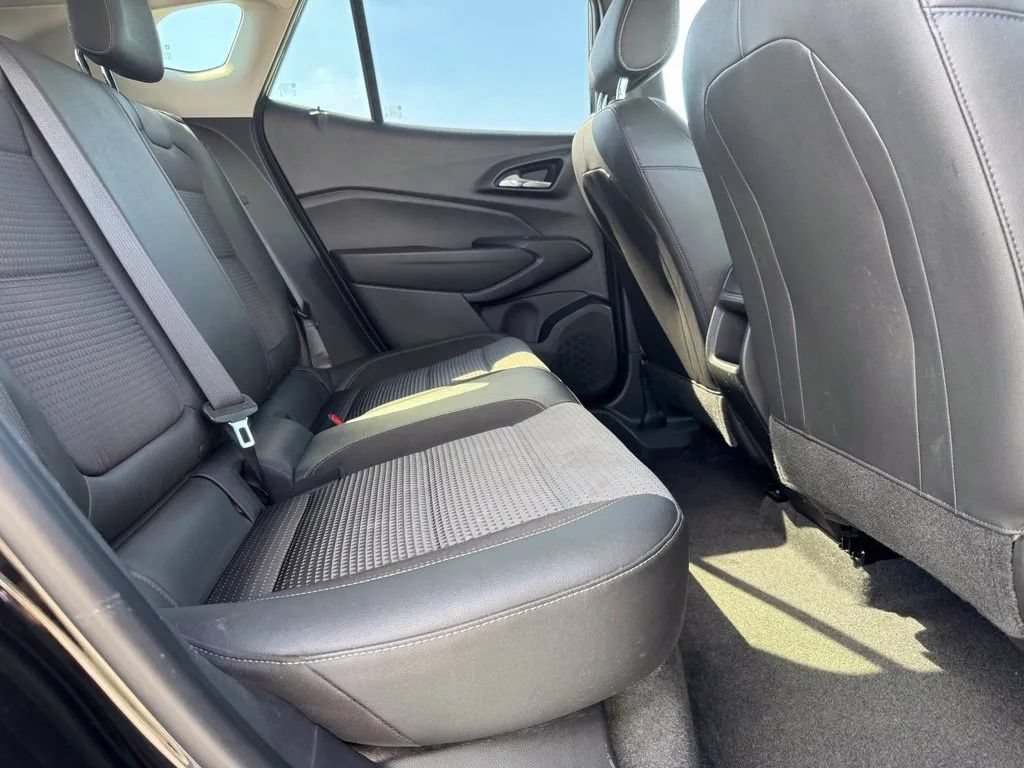 Used 2025 Chevrolet Trax LT FWD image 16