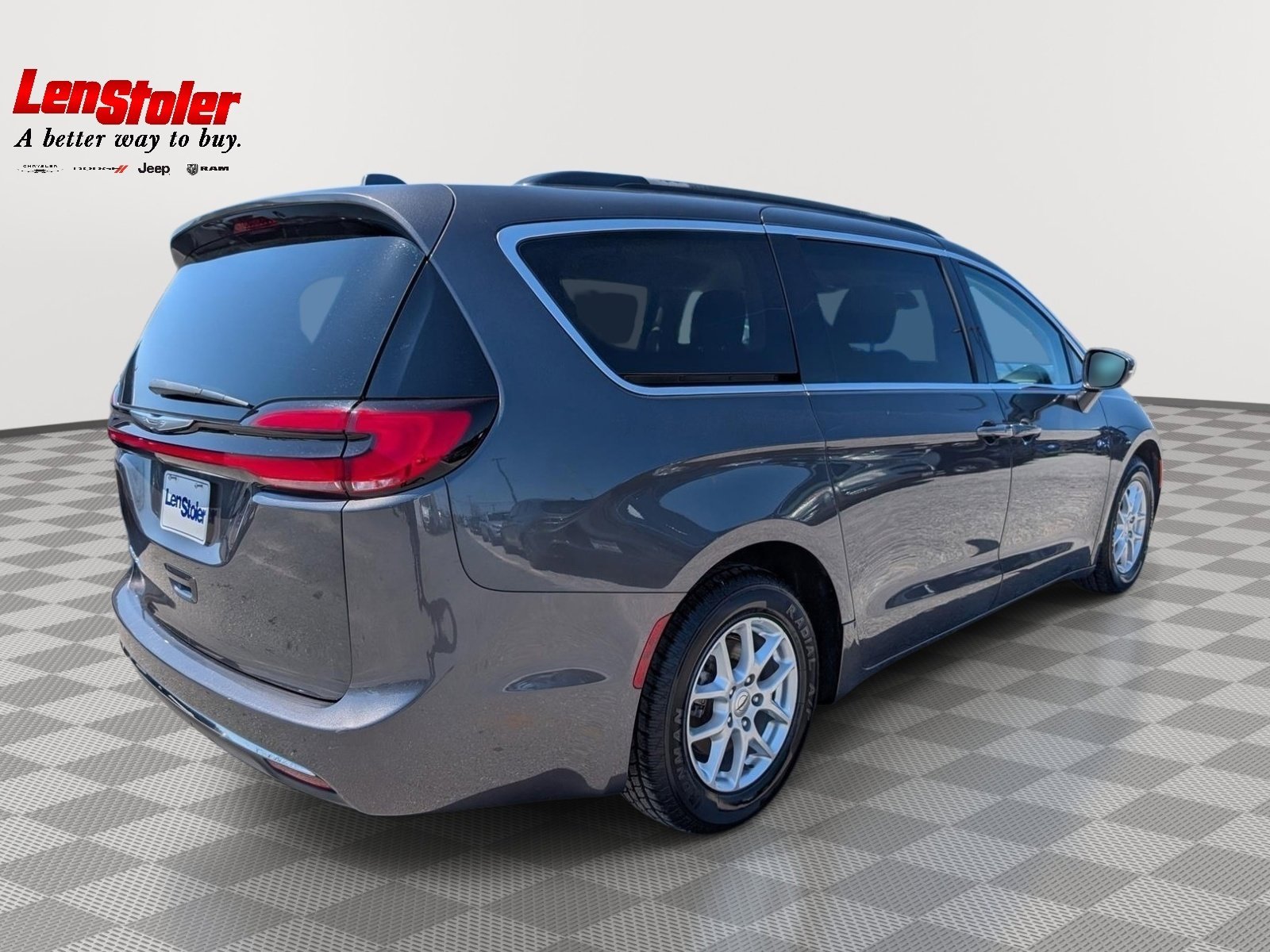 Used 2022 Chrysler Pacifica Touring-L FWD image 5