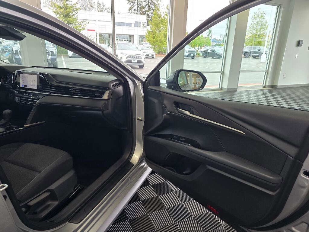 Used 2025 Toyota Camry LE FWD image 42