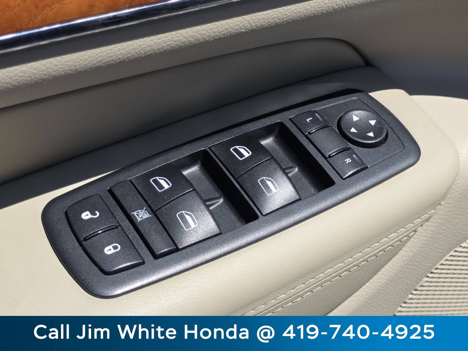 Used 2011 Jeep Grand Cherokee Overland w/ Mopar Chrome Edition Group AWD/4WD image 25