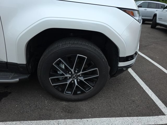 Used 2026 Lexus GX 550 w/ Accessory Package (2T) AWD/4WD image 27