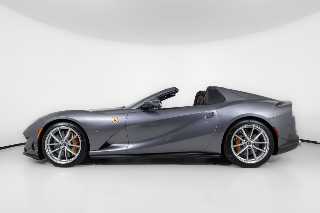 Used 2021 Ferrari 812 GTS RWD image 3