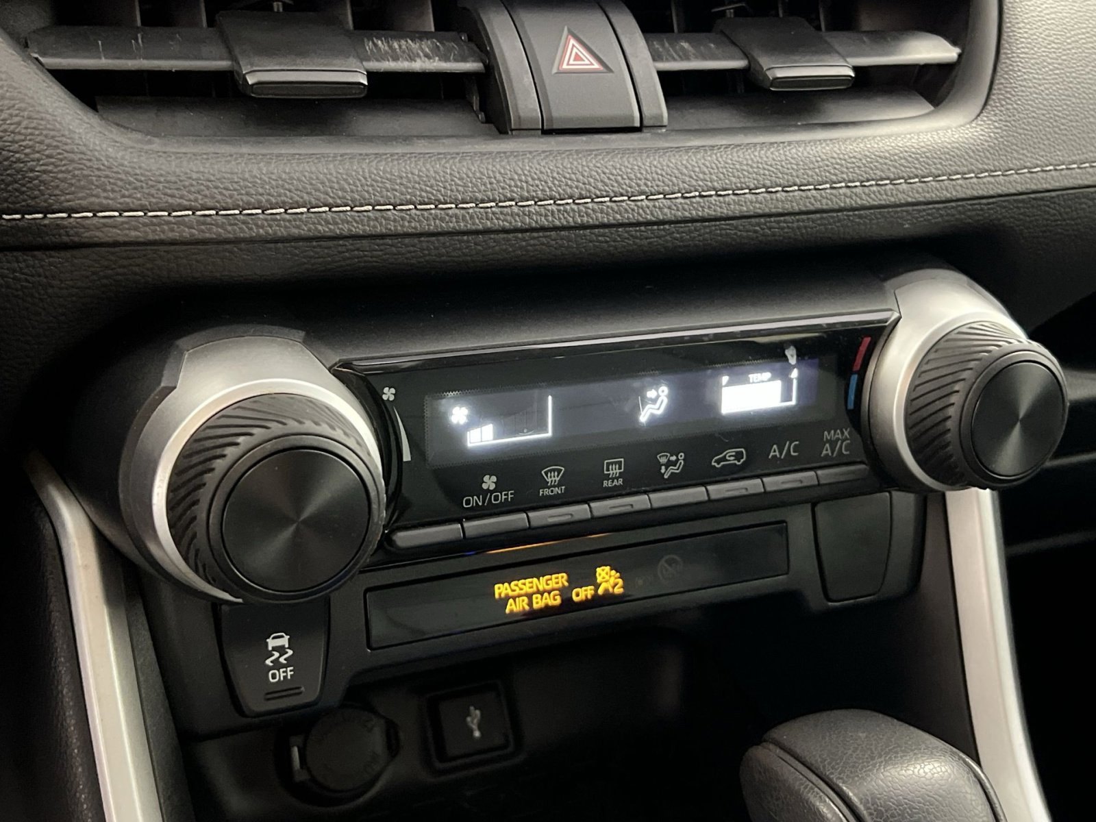 Used 2020 Toyota RAV4 LE w/ Carpet Mat Package image 21