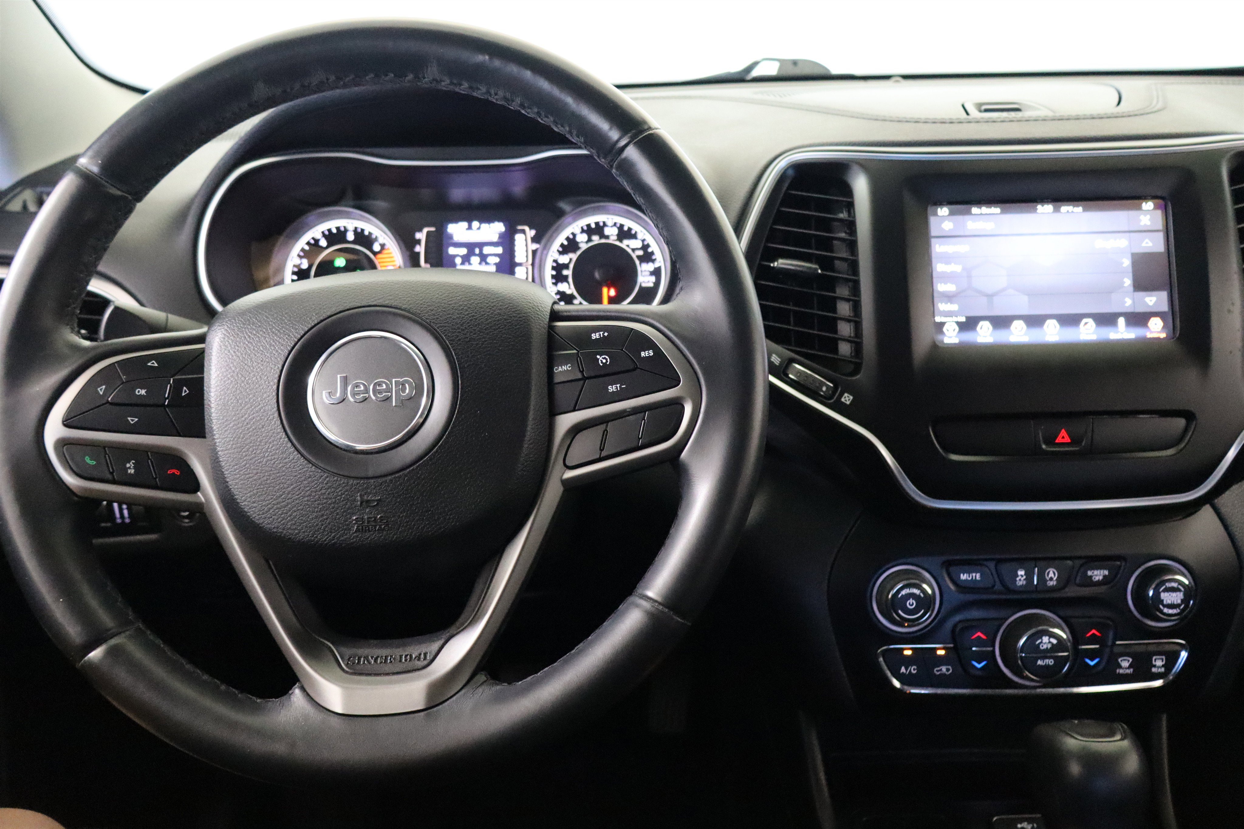 Used 2019 Jeep Cherokee Latitude Plus w/ Comfort/Convenience Group image 24