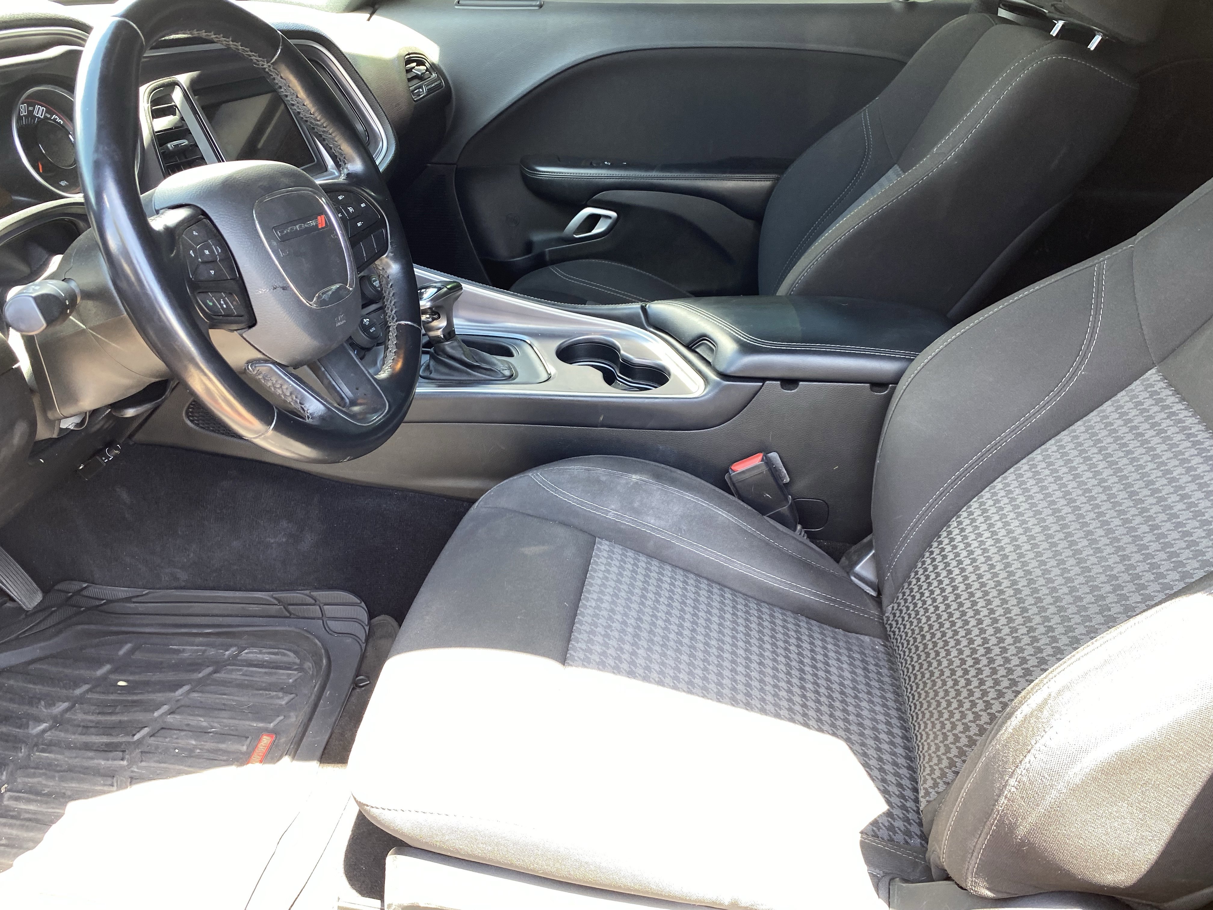 Used 2021 Dodge Challenger SXT w/ Driver Convenience Group RWD image 9
