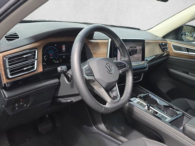 Used 2024 Volkswagen Atlas SE w/ Black Wheel Package image 10