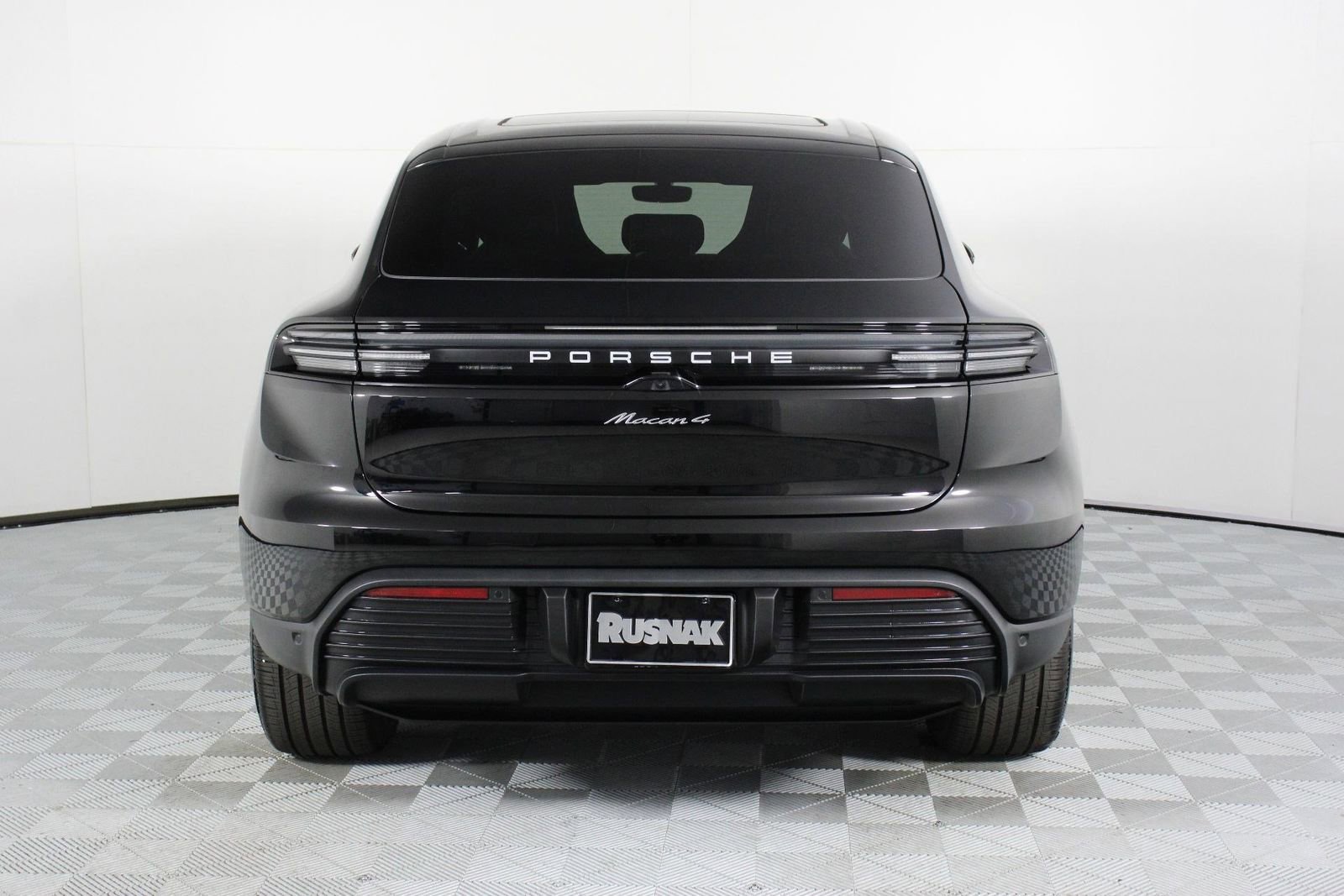 Certified 2025 Porsche Macan 4 Electric AWD/4WD image 6