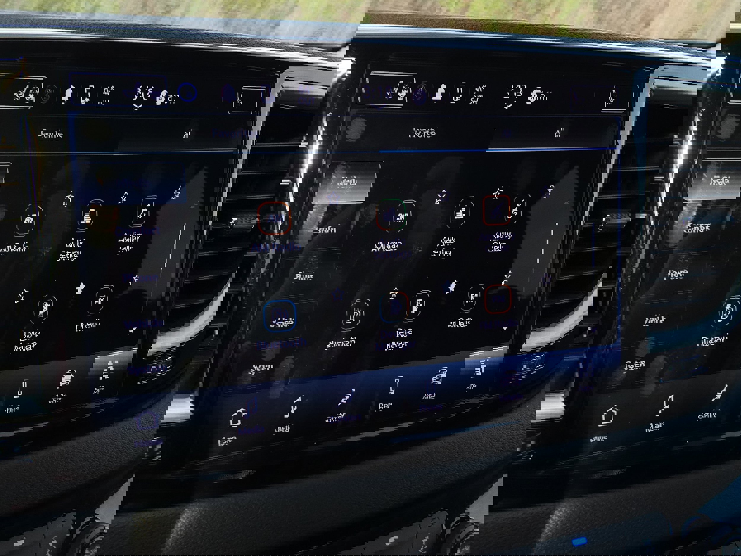 Used 2024 Chrysler Pacifica Touring-L image 29