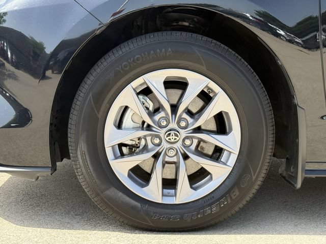 Certified 2024 Toyota Sienna XLE FWD image 10