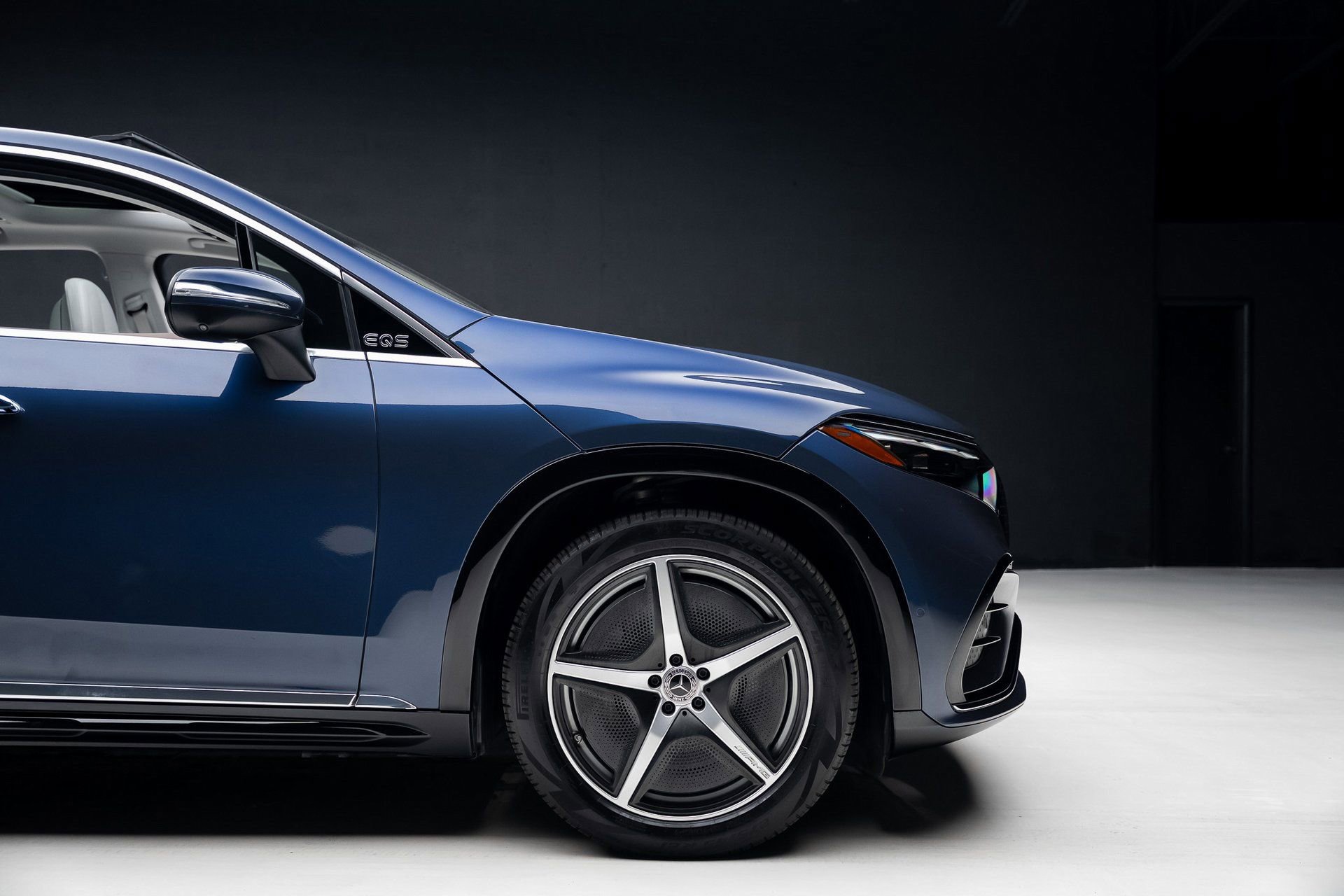 Used 2023 Mercedes-Benz EQS 450+ 4MATIC SUV w/ AMG Line Exterior Package image 38