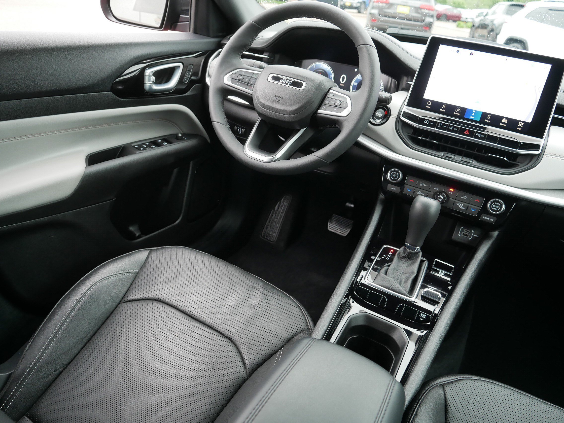 Used 2025 Jeep Compass Limited w/ Elite Group AWD/4WD image 9