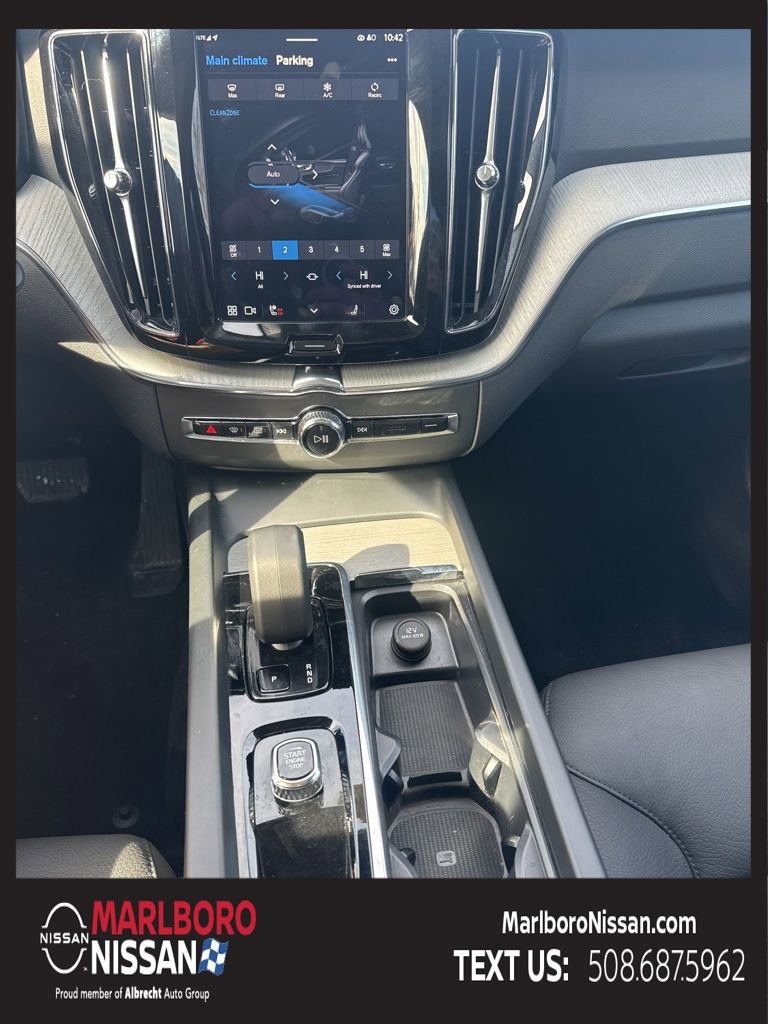 Used 2025 Volvo XC60 B5 Plus w/ Climate Package image 32