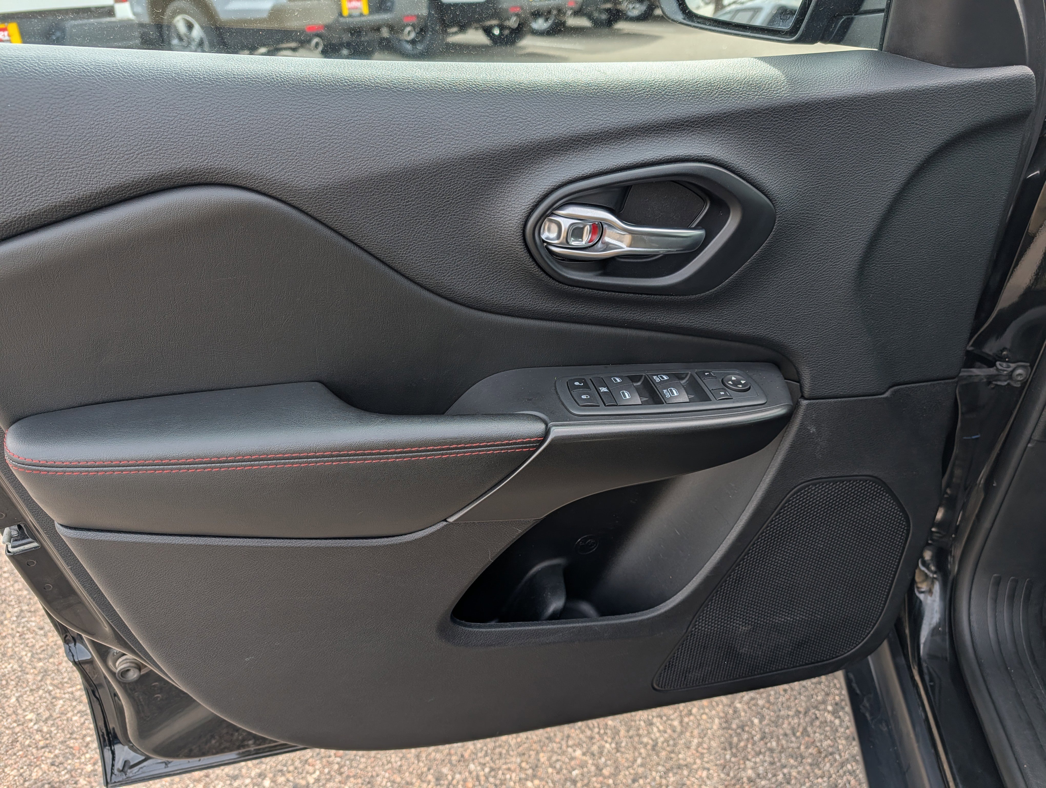 Used 2020 Jeep Cherokee Trailhawk w/ Comfort/Convenience Group image 23