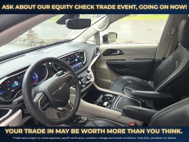 Used 2023 Chrysler Pacifica Limited FWD image 16