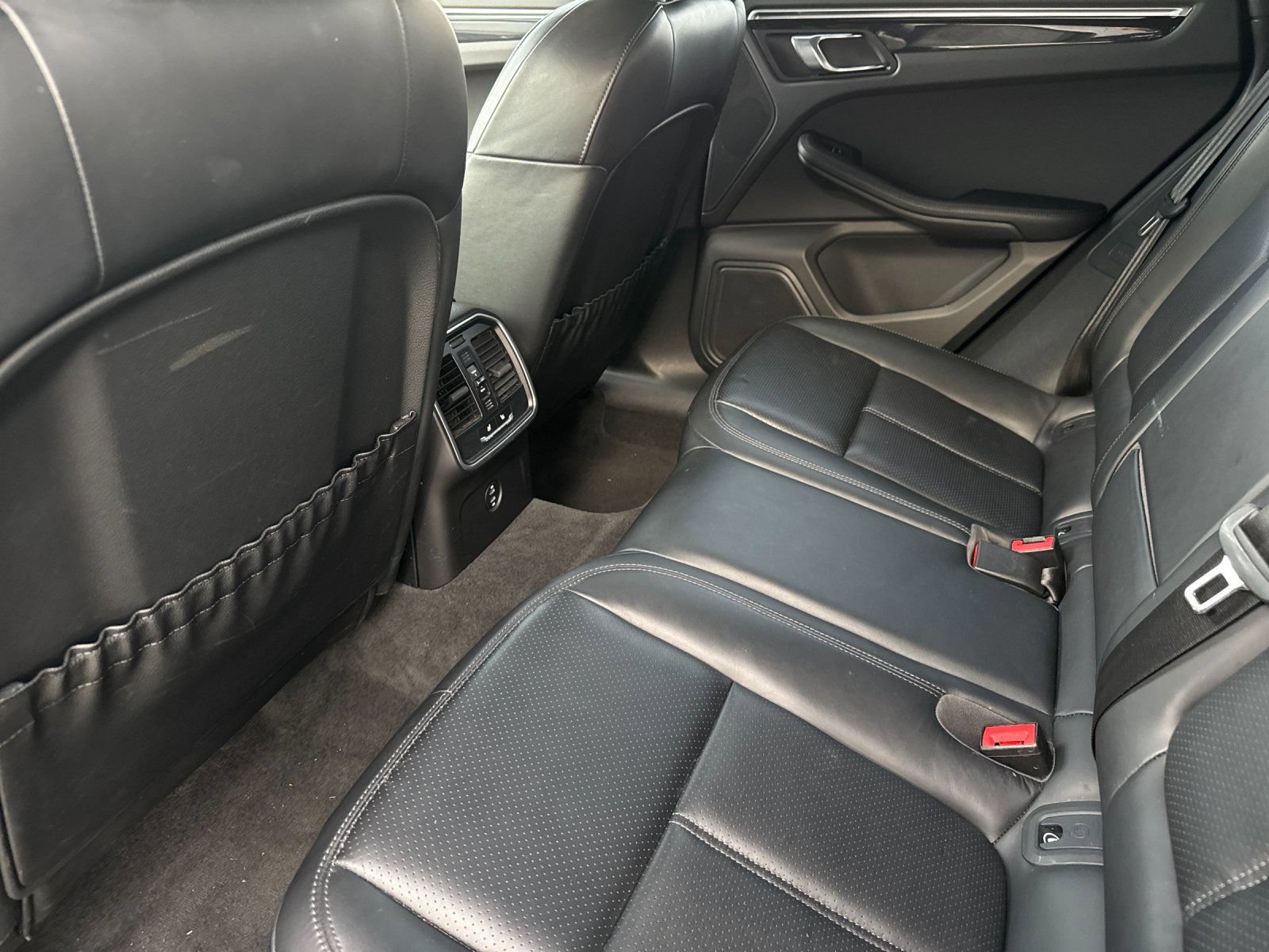Used 2024 Porsche Macan AWD/4WD image 11