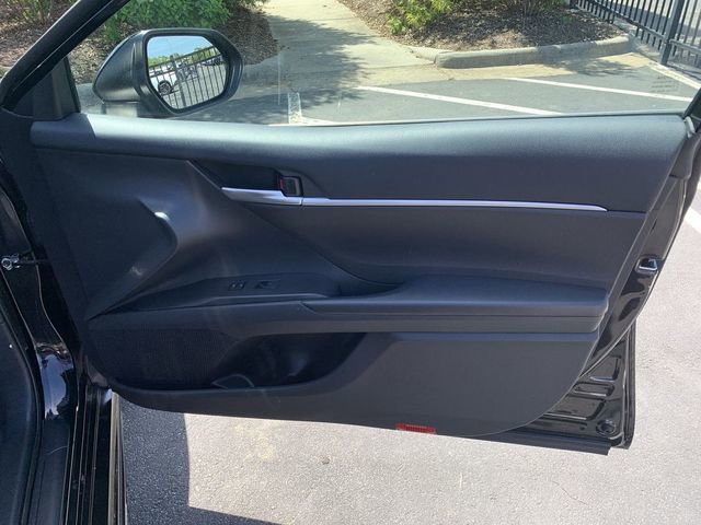 Used 2023 Toyota Camry SE image 13