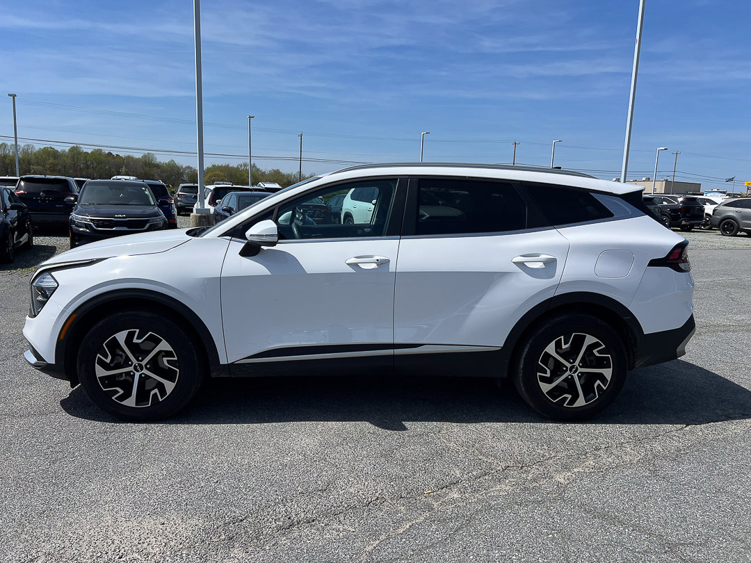 Used 2023 Kia Sportage EX image 2