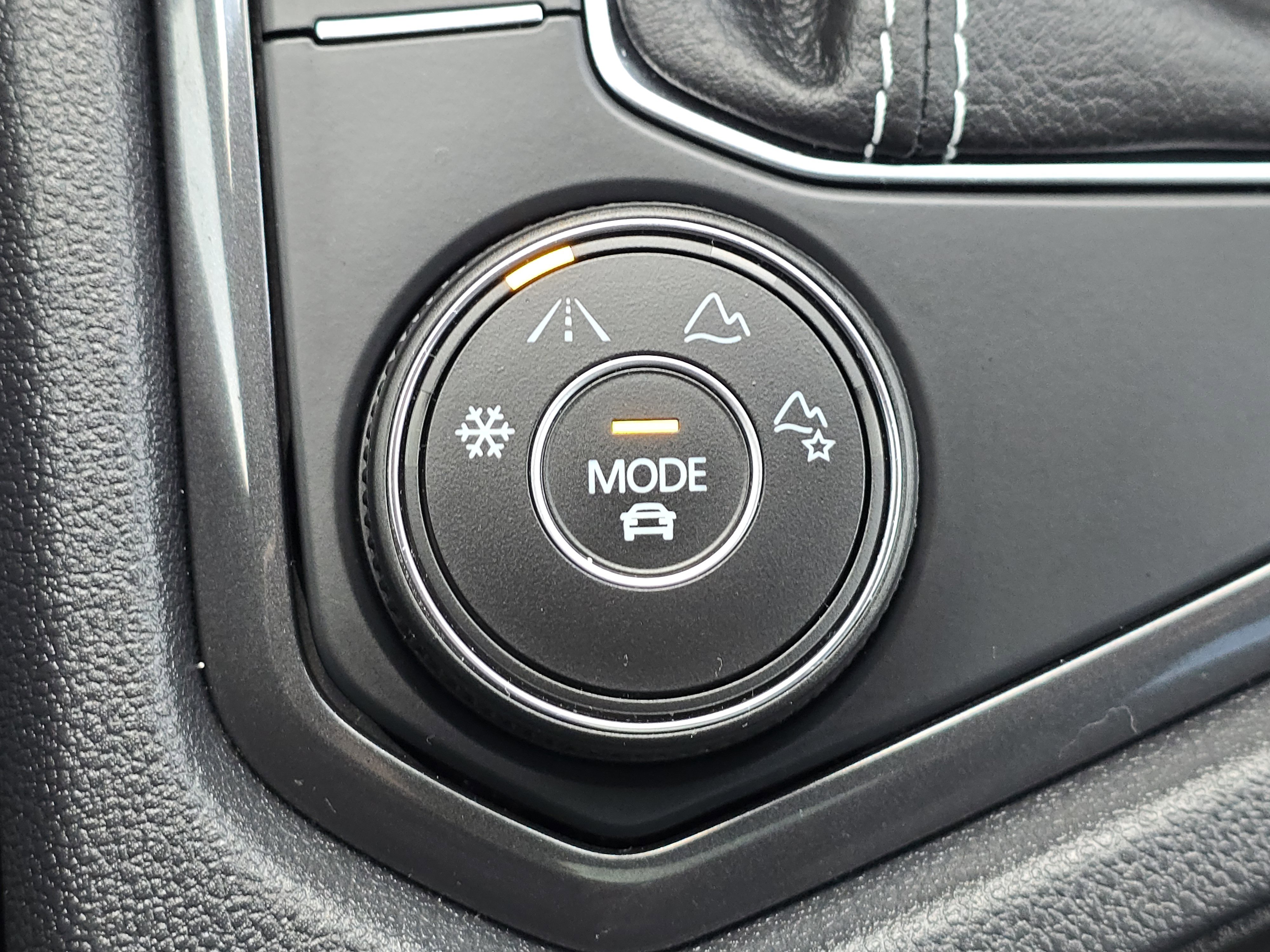 Certified 2023 Volkswagen Tiguan SE R-Line image 26