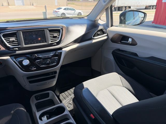 Used 2019 Chrysler Pacifica L FWD image 30