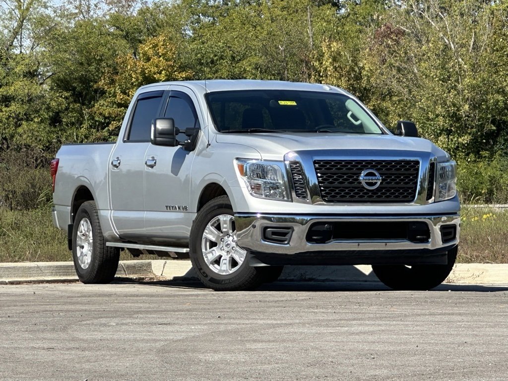 Used 2018 Nissan Titan SV w/ SV Convenience Package image 2
