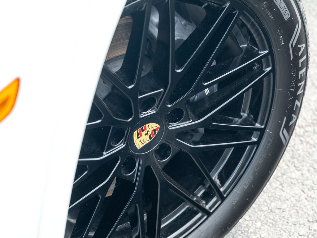 Used 2024 Porsche Cayenne AWD/4WD image 9