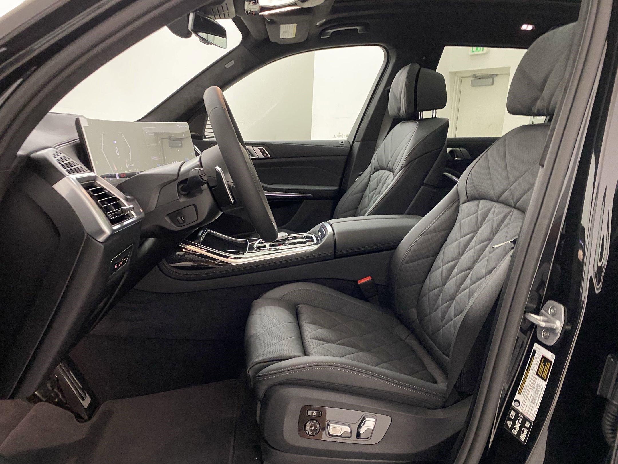 Used 2026 BMW X7 xDrive40i w/ M Sport Package image 4