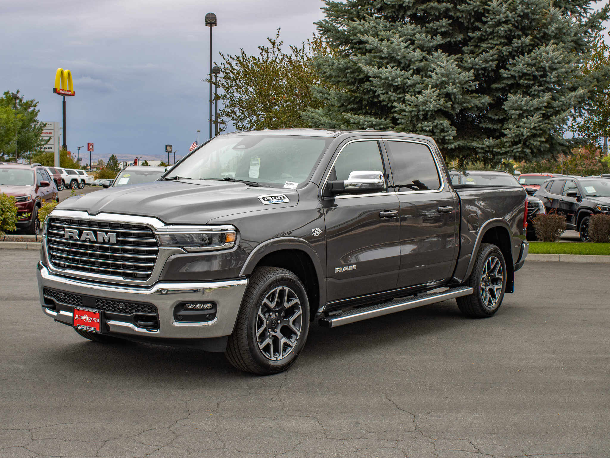 New 2027 RAM 1500 Laramie w/ Chrome Appearance Group AWD/4WD image 4