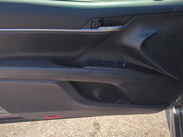 Used 2023 Toyota Camry SE image 10