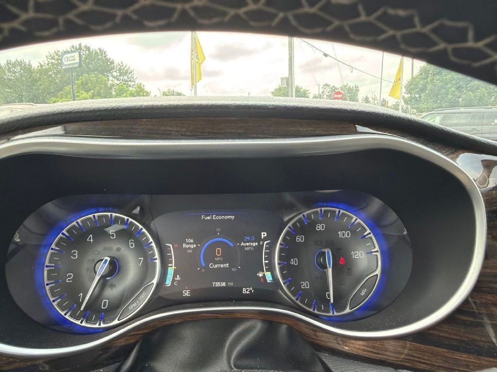 Used 2024 Chrysler Pacifica Limited FWD image 25