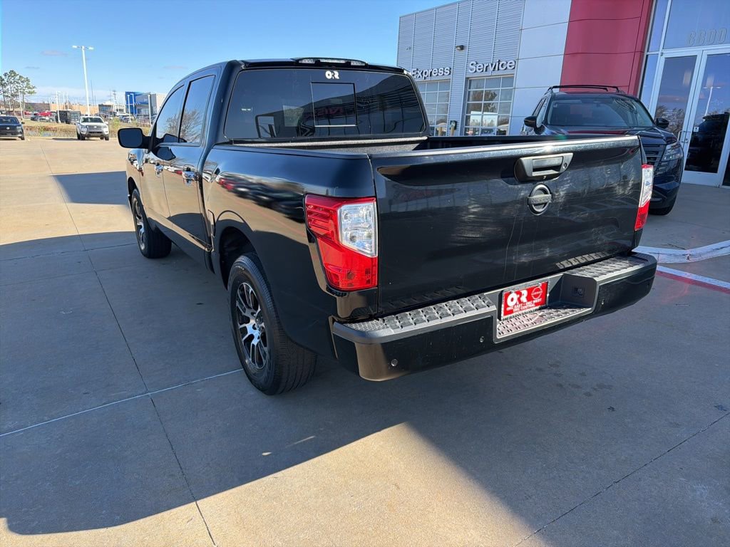 Used 2021 Nissan Titan SV image 3