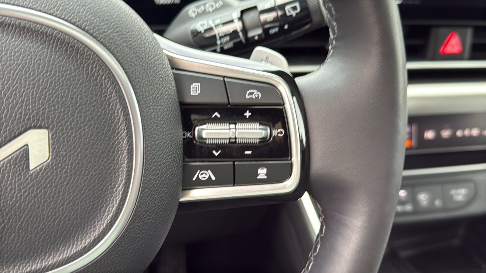 Used 2025 Kia Carnival SX Prestige image 17