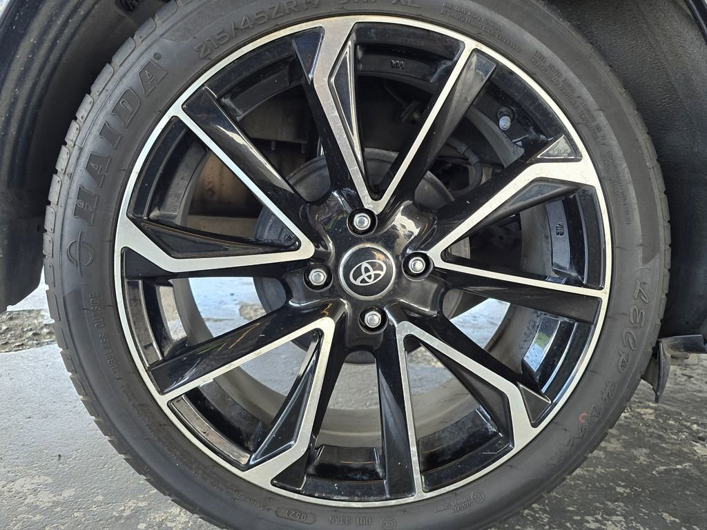 Used 2019 Toyota Yaris L FWD image 19