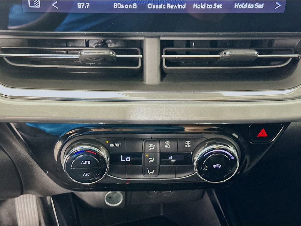 Used 2024 Chevrolet Trax LT image 15