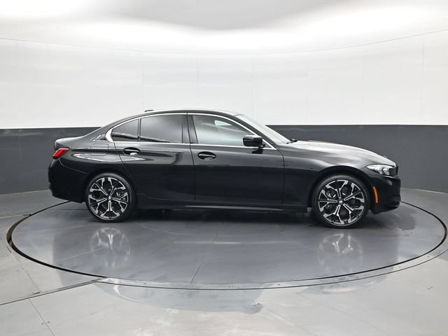 Used 2025 BMW 330i xDrive Sedan w/ Premium Package AWD/4WD image 4