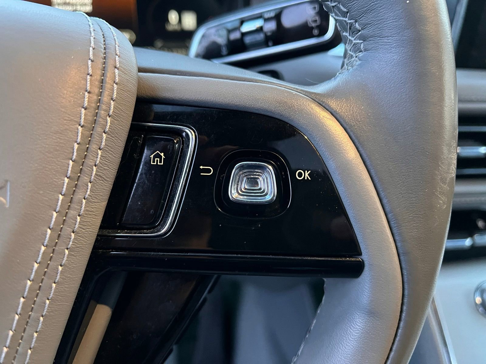 Used 2021 Lincoln Aviator Reserve w/ Equipment Group 201A image 31