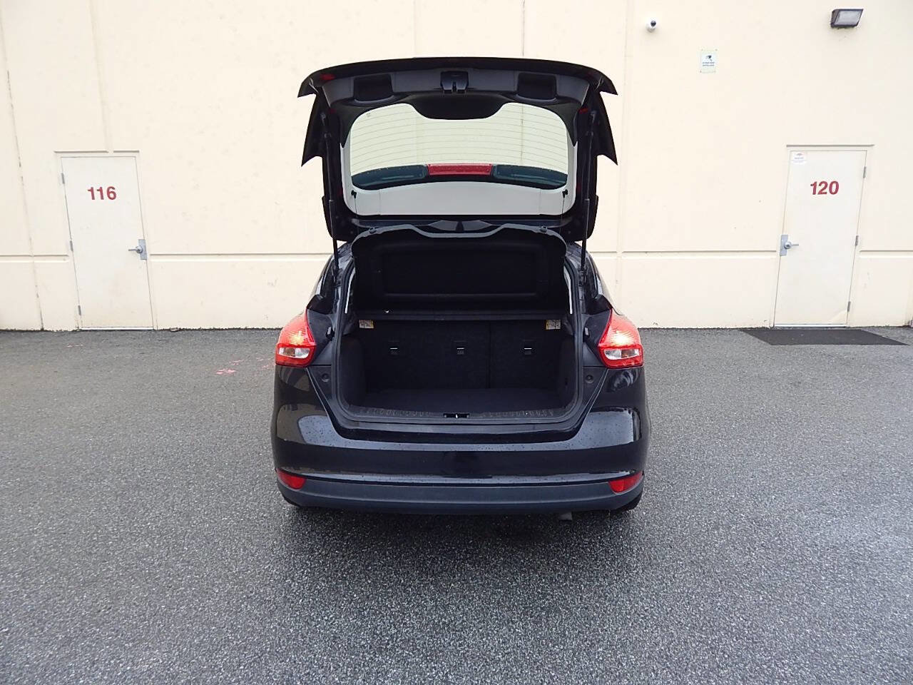 Used 2015 Ford Focus SE w/ Equipment Group 201A image 18