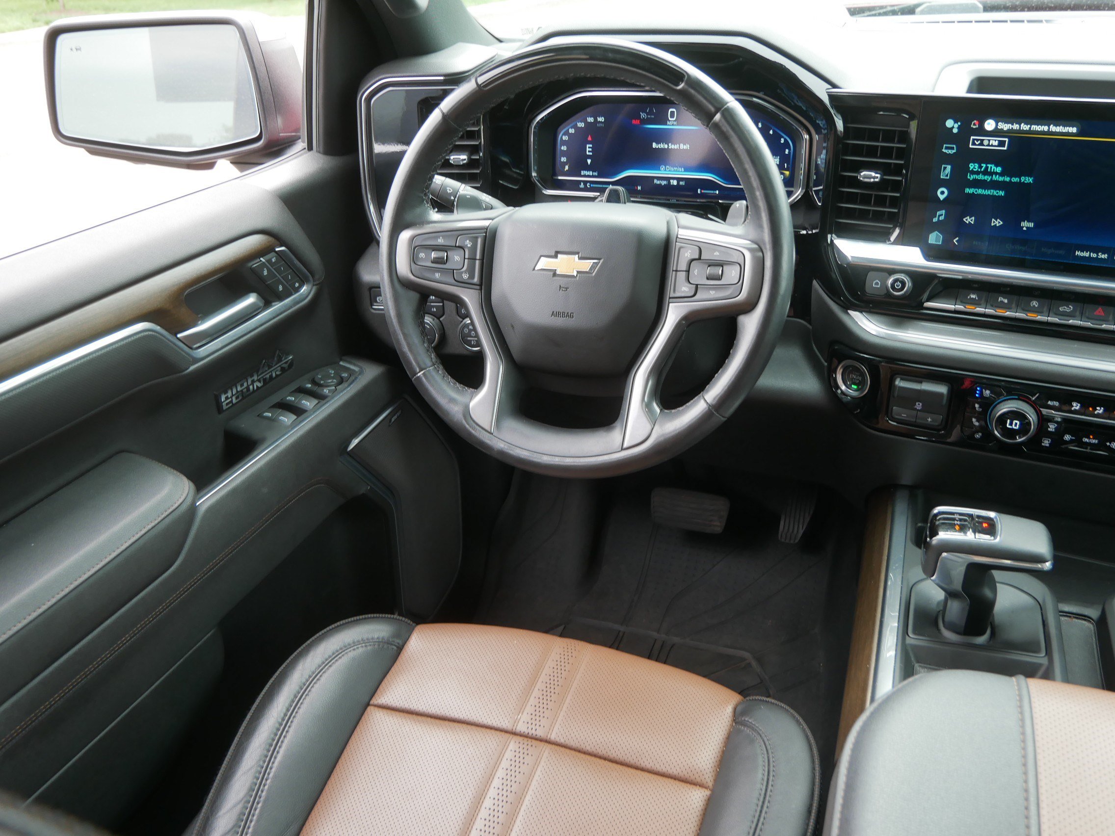 Certified 2025 Chevrolet Silverado 1500 High Country AWD/4WD image 9