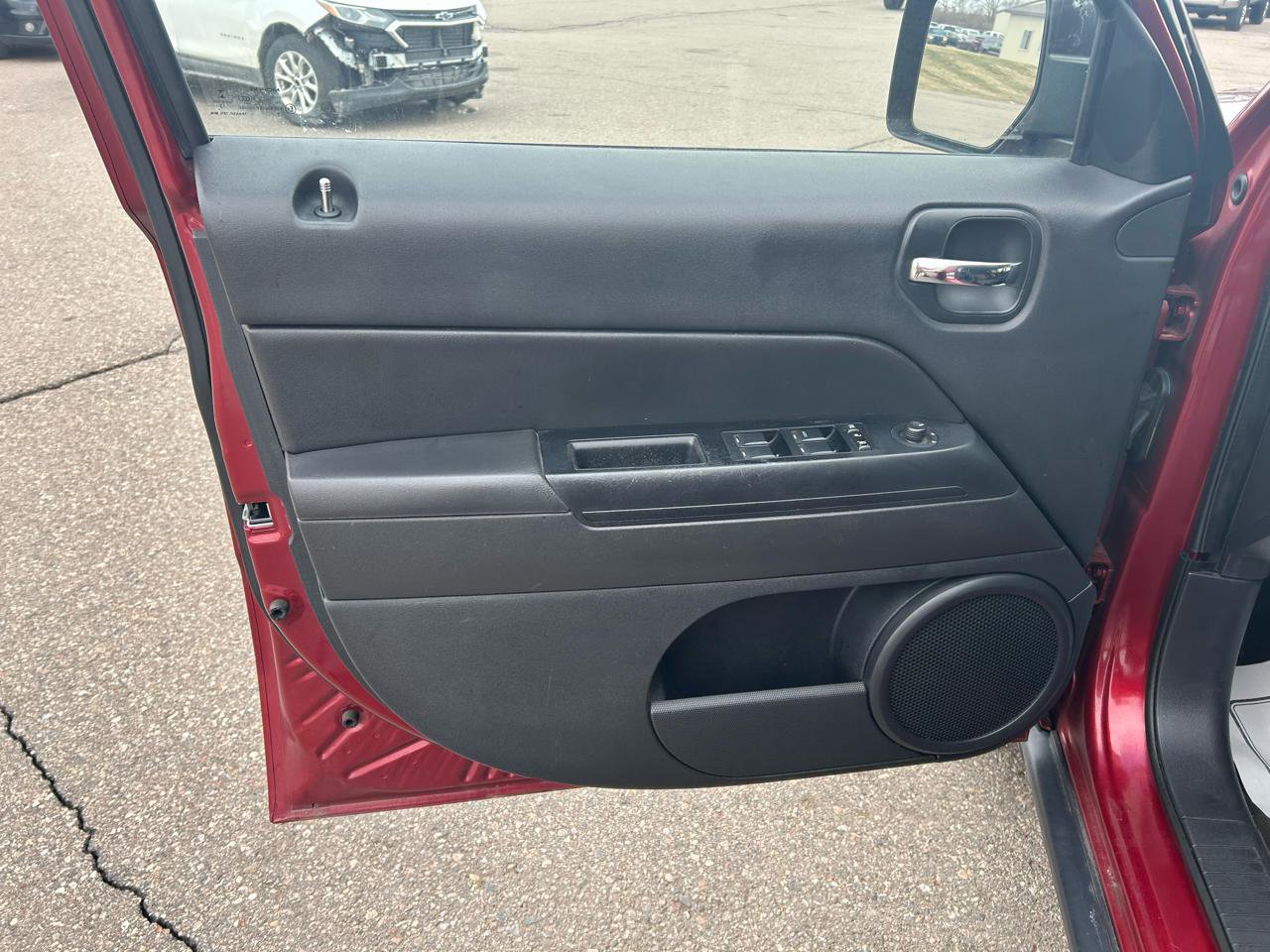 Used 2014 Jeep Patriot Latitude image 14