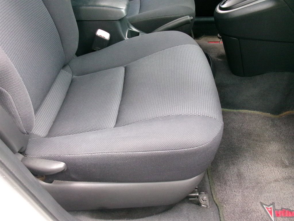Used 2005 Pontiac Vibe w/ Power Group Value Package FWD image 21