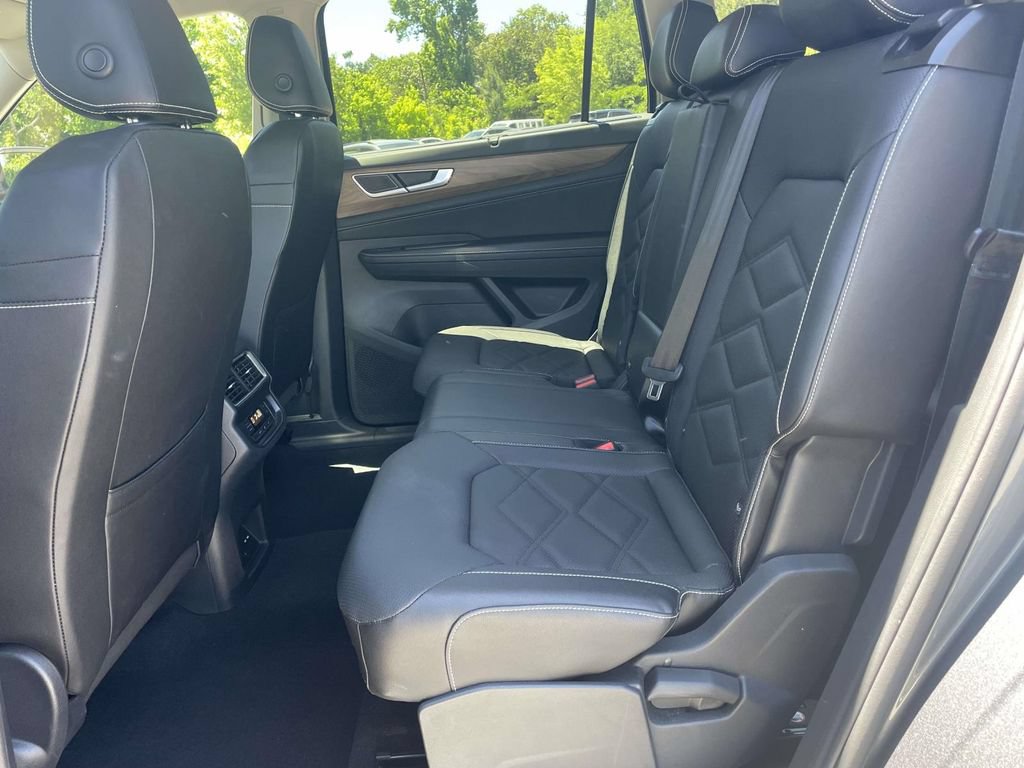 Certified 2025 Volkswagen Atlas SE FWD image 10