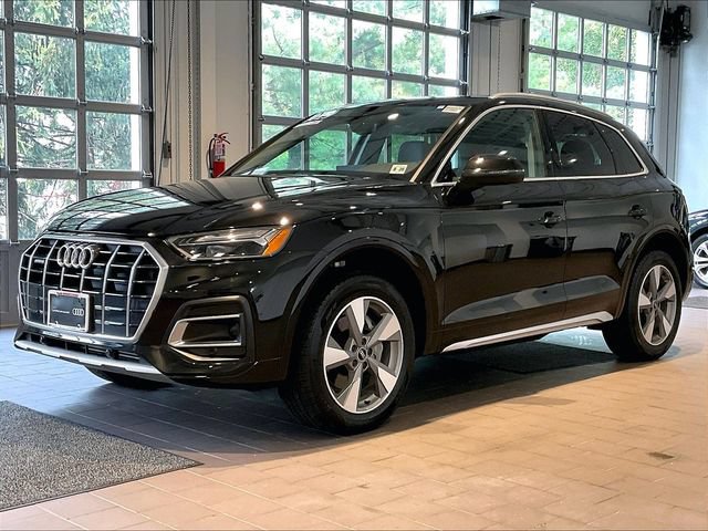 Used 2023 Audi Q5 Premium w/ Convenience Package AWD/4WD image 2
