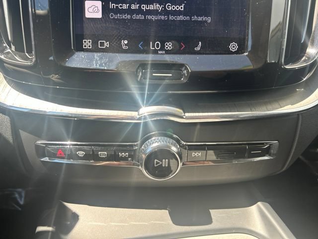 Certified 2025 Volvo XC60 B5 Plus AWD/4WD image 28