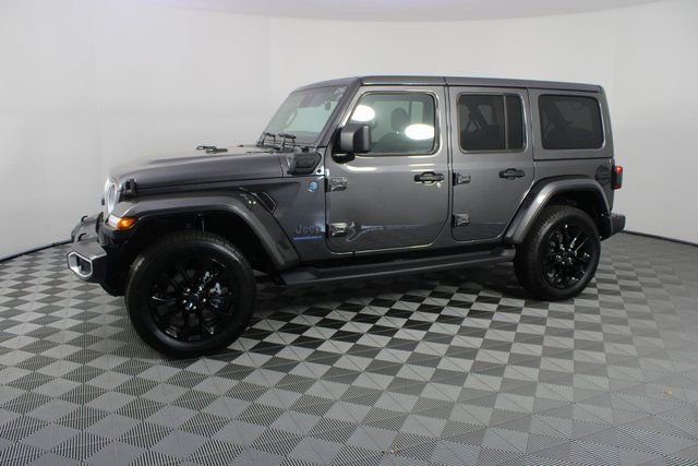 Used 2025 Jeep Wrangler Unlimited Sahara image 2