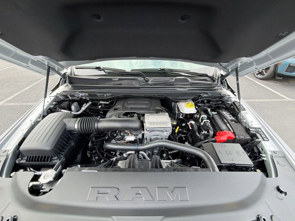 New 2026 RAM 1500 4x4 Crew Cab image 32
