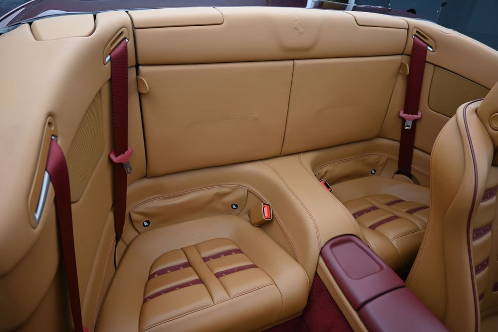 Used 2010 Ferrari California RWD image 30