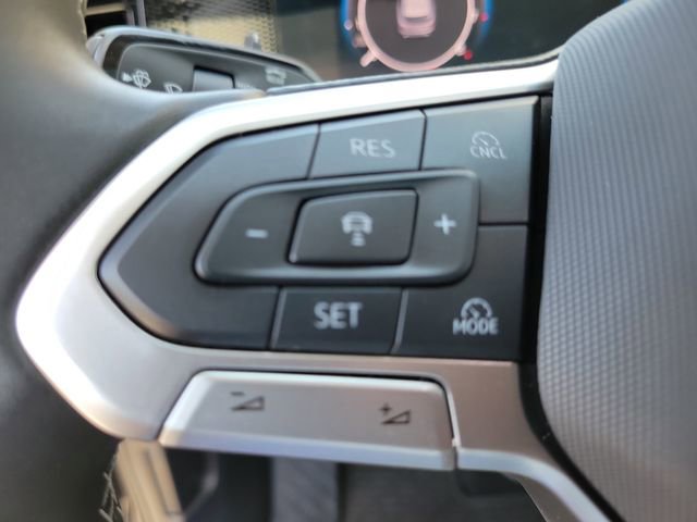 Used 2025 Volkswagen Tiguan SE w/ Panoramic Sunroof Package image 23